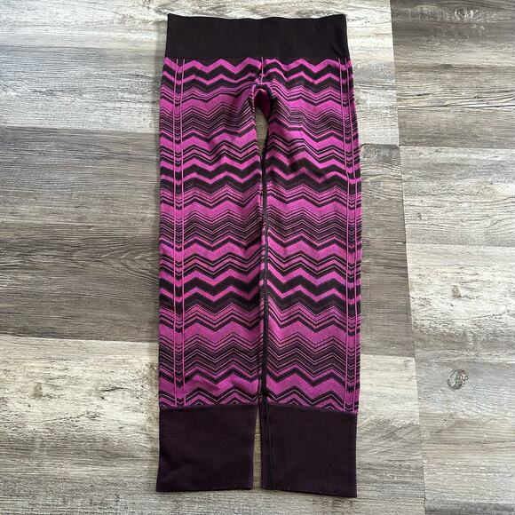 Lululemon Black Purple Chevron Print Women's Athletic Capri Leggings Size 6 - Picture 1 of 8